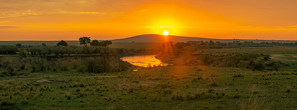 Welcome to the Mara Conservancy. Sunrise at Peninsula Point Crossing, Mara River. Kenya.